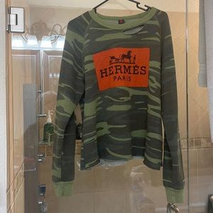 Size Large camo with Hermes cloth patch on front